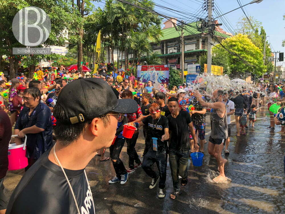 Lịch trình ngày lễ Tết té nước Songkran ở Phuket, Thái Lan